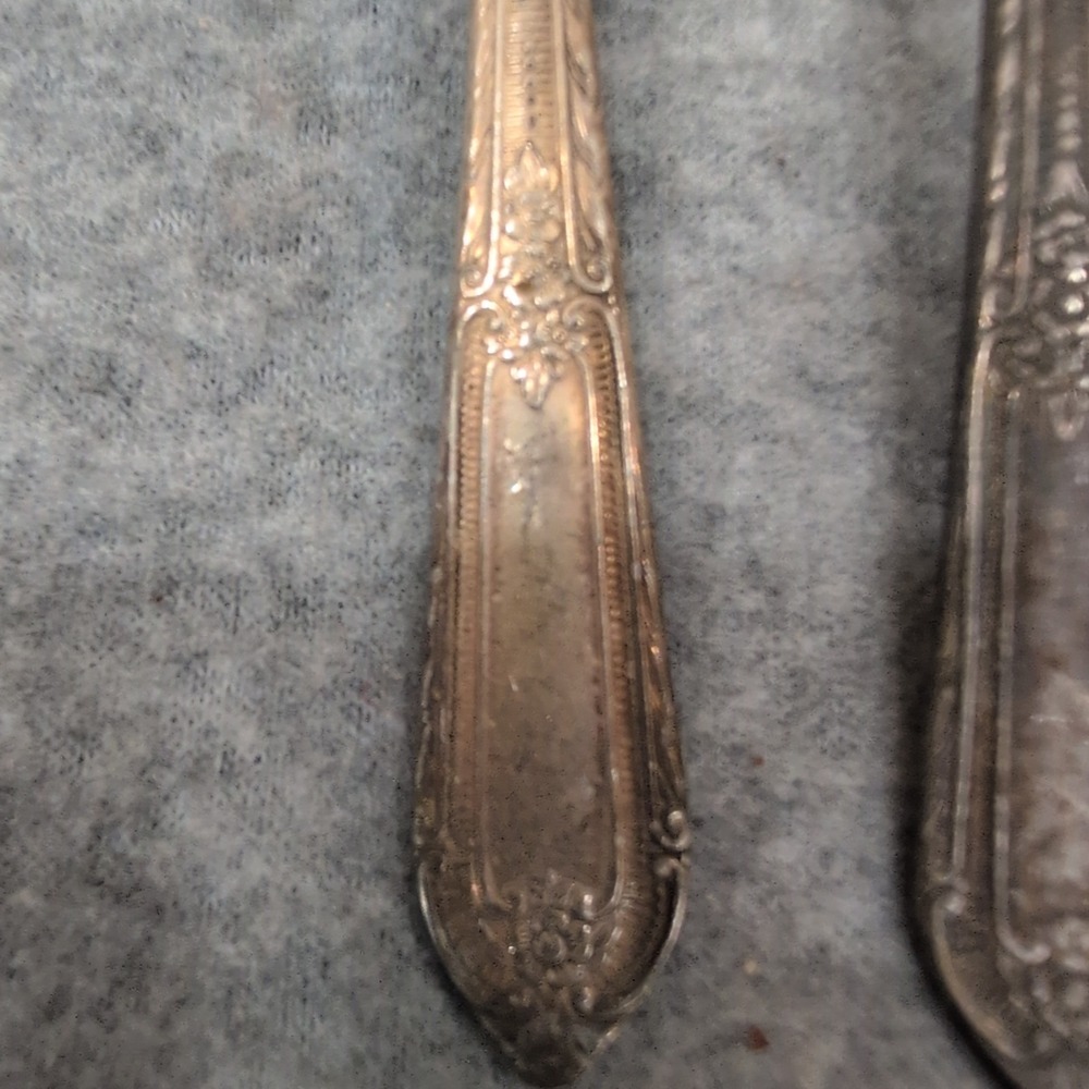 Wm Rogers & Son Silverplate Teaspoons Set of 5 Vintage Floral Scroll Pattern IS - Picture 2 of 6